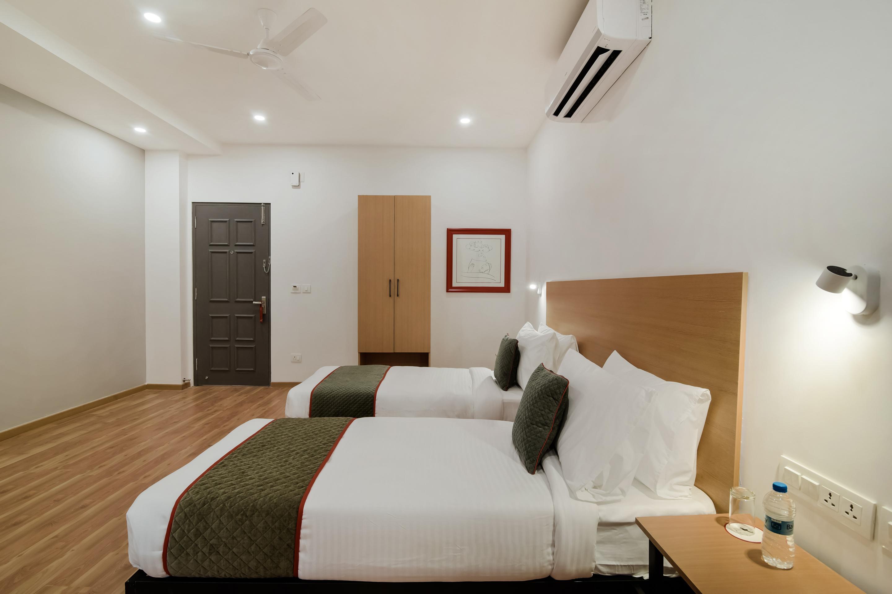 Oyo Townhouse 091 Nungambakkam Hotel Ченай Екстериор снимка