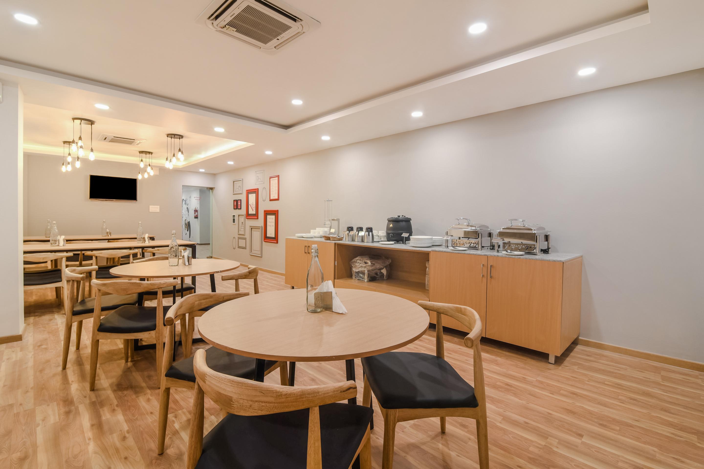 Oyo Townhouse 091 Nungambakkam Hotel Ченай Екстериор снимка