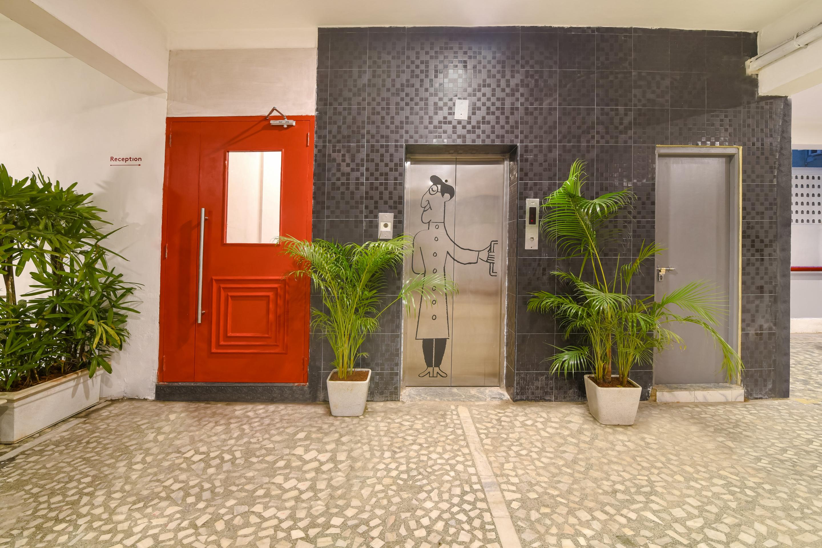 Oyo Townhouse 091 Nungambakkam Hotel Ченай Екстериор снимка